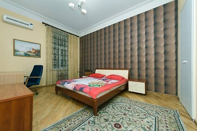 One bedroom. 6/2 Krutyi descent.