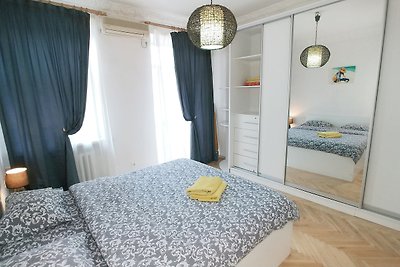 One bedroom. Lux. 17 Baseina str.