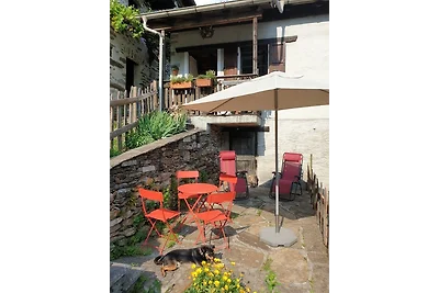 Casa Piccola, Case di Zali