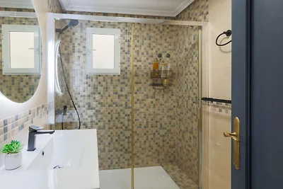 Town center location apartment