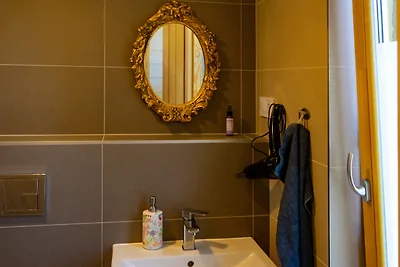 (408) Kleini-Haus mit Kamin und