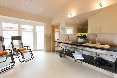 Wellnesshaus "Welle" eingezäunt