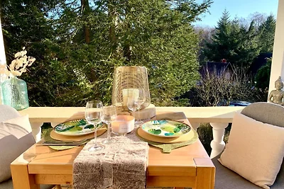 Haus am See mit Kamin in