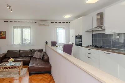 Holiday home Suric