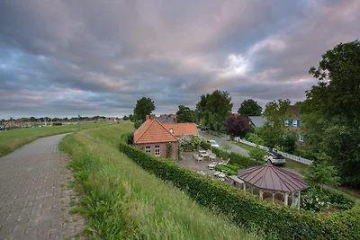 Deichhaus am Greetsieler Hafen /