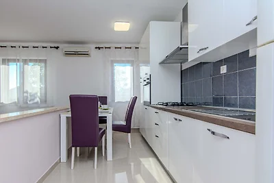 Holiday home Suric