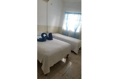 Hostal Caramelo - La Negra y Elier