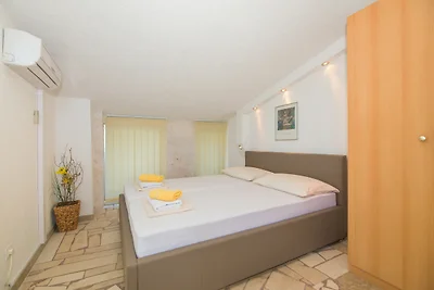 Apartment 6