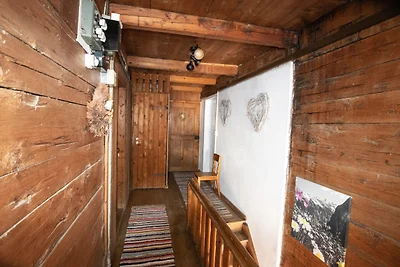 Loya Chalet (WILD32)