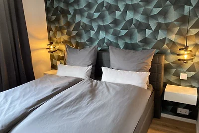 Platzhirsch bei der Purpurbuche