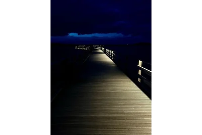 Hausboot als Festlieger im Hafen