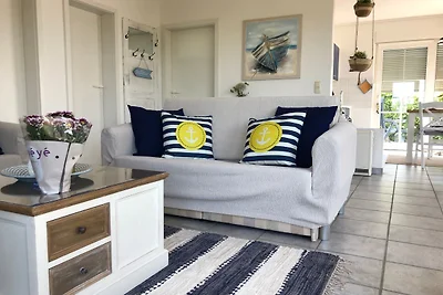 Sonniges Strandhaus am Haff mit