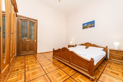 Three bedroom. 7 Zhylyanska St.