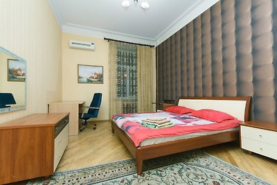 One bedroom. 6/2 Krutyi descent.