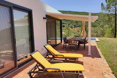 Casa Alfarobeira, villa with