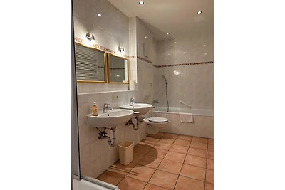 Gabi mit Pool und Sauna