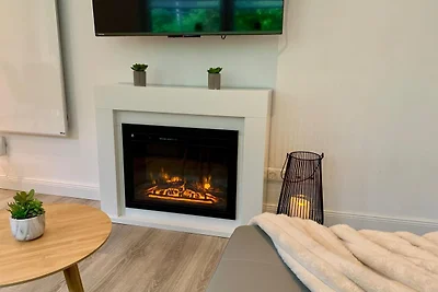 Modernes Waldhaus am Wasser I