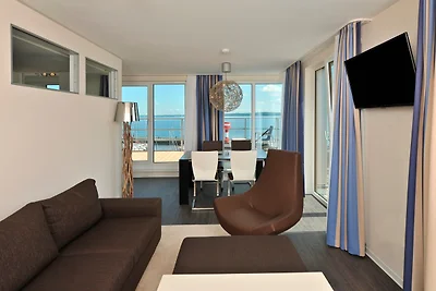 Apartment 35, "Captain's