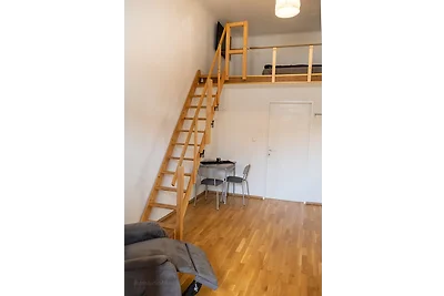 Gemütliches Studio mit Hochbett im