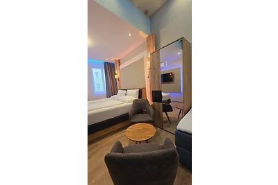 Elegance Lux Living 212