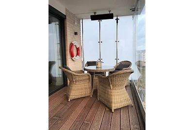 Port Marina "Schlagseite"