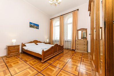 Three bedroom. 7 Zhylyanska St.