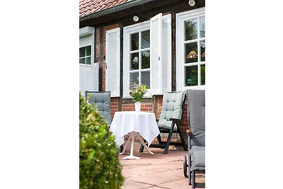 Elbwiesenhaus mit schönen Garten