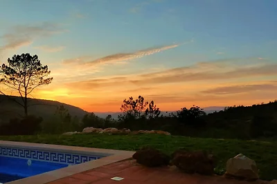 Casa Alfarobeira, villa with