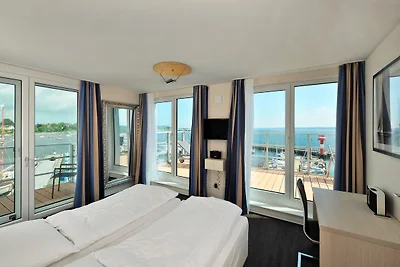 Apartment 35, "Captain's