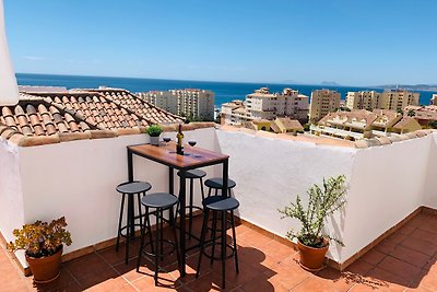 Penthouse + Roof Terrace with sea &
