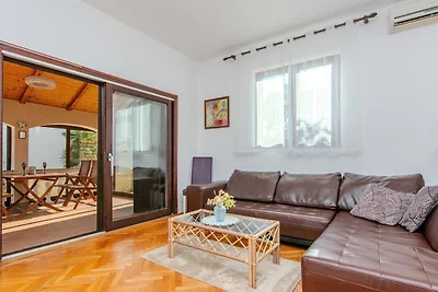 Holiday home Suric