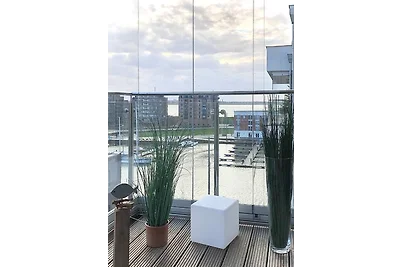 Port Marina "Schlagseite"