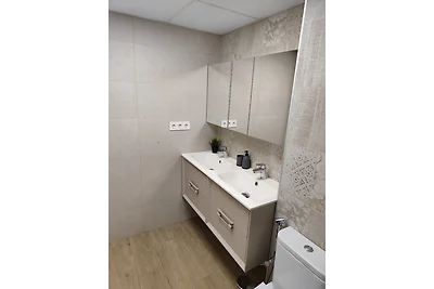 Schöne Wohnung mit Pool, 50m zum