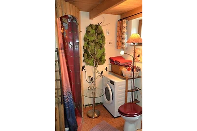 Rotes Kreativ-Ferienhaus