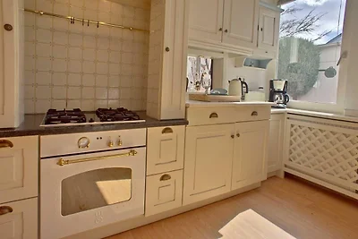 Friedrichstadtnixe im Herzen der