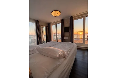 Apartment 35, "Captain's