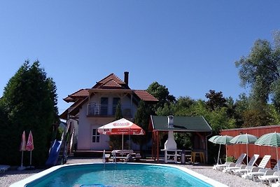 Ferienhaus direkt am See mit Pool