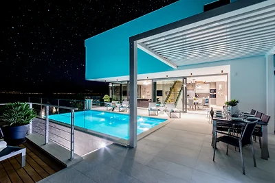 Luxury "Villa Vitae" with heated