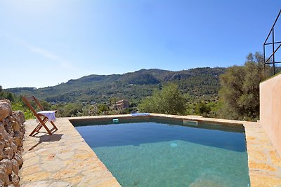 Country cozy house with pool