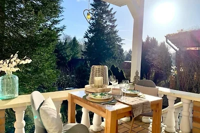 Haus am See mit Kamin in