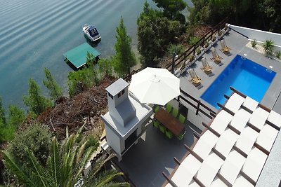 Seaside Villa mit Pool für 12