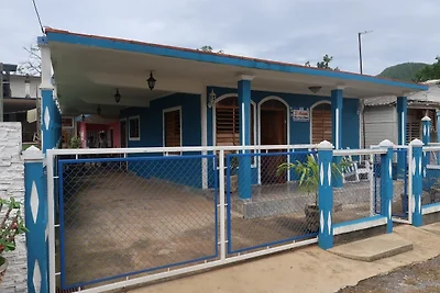 Hostal El Almendro Maritza y Omar