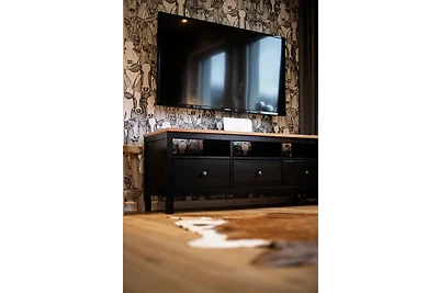 Q-Stall Apartments, Apartment Q4