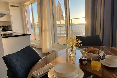 Apartment 35, "Captain's