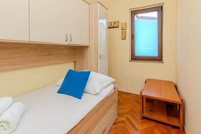 Holiday home Suric