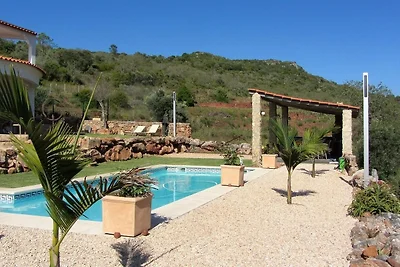 Casa Vale Vinagre 8P with pool in a