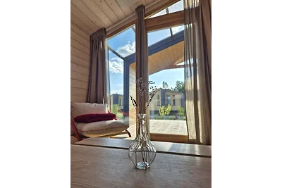 Modernes Tiny House mit Naturblick