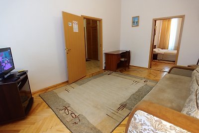 One bedroom. 3 Baseina str.