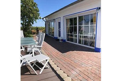 Sonniges Strandhaus am Haff mit