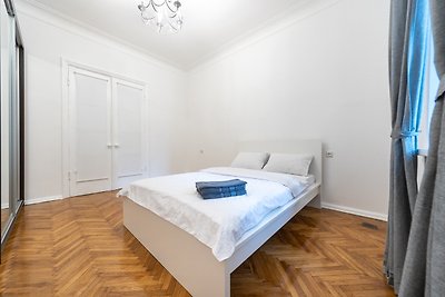 One bedroom. 17 Khreshchatyk str.